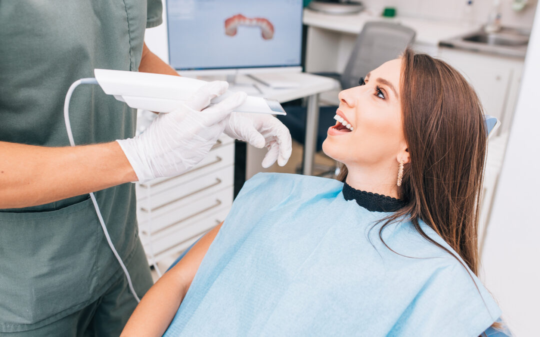Scanner für Cerec®-Verfahren | Frau liegt auf dem Behandlungsstuhl - schöne Zähne an einem Tag | Zahnarzt Hittfeld | Zahnarztpraxis Seevedental